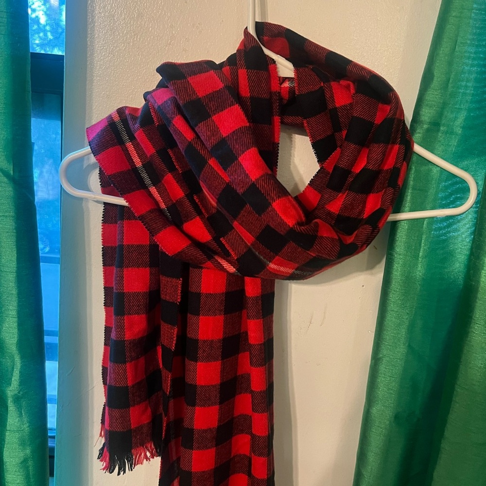 GAP Bold Red and Black Plaid Scarf